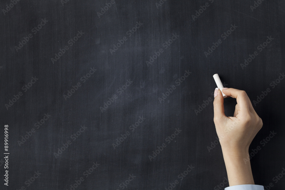 Naklejka premium Hand on chalkboard
