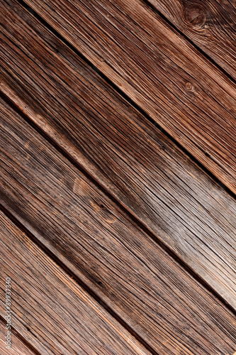 tavola di legno invecchiato con assi in diagonale