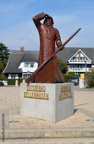 Denkmal Der Fischer am Strand von Kellenhusen Ostsee