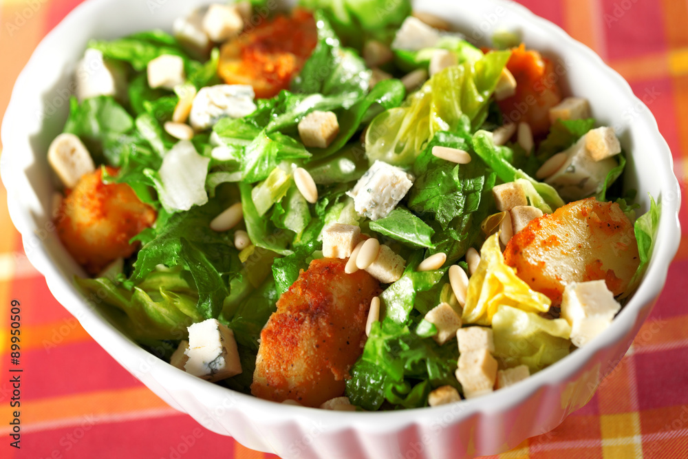 Salad with tomatos, tuna fish and croutons Salad with tomatos, tuna fish and croutons