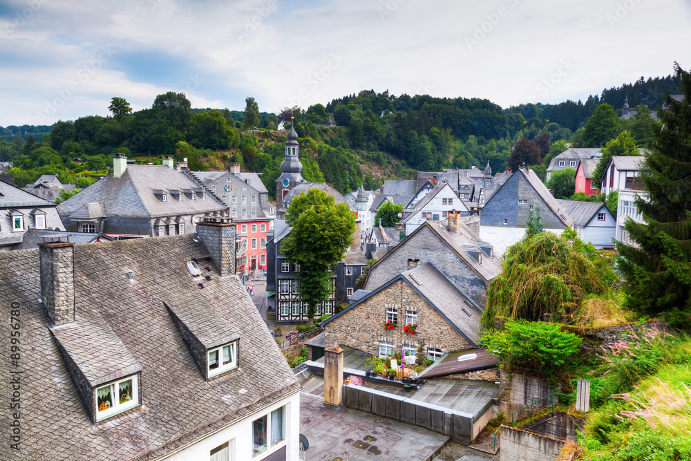 über den Dächern von Monschau, Eifel, Deutschland über den Dächern von Monschau, Eifel, Deutschland