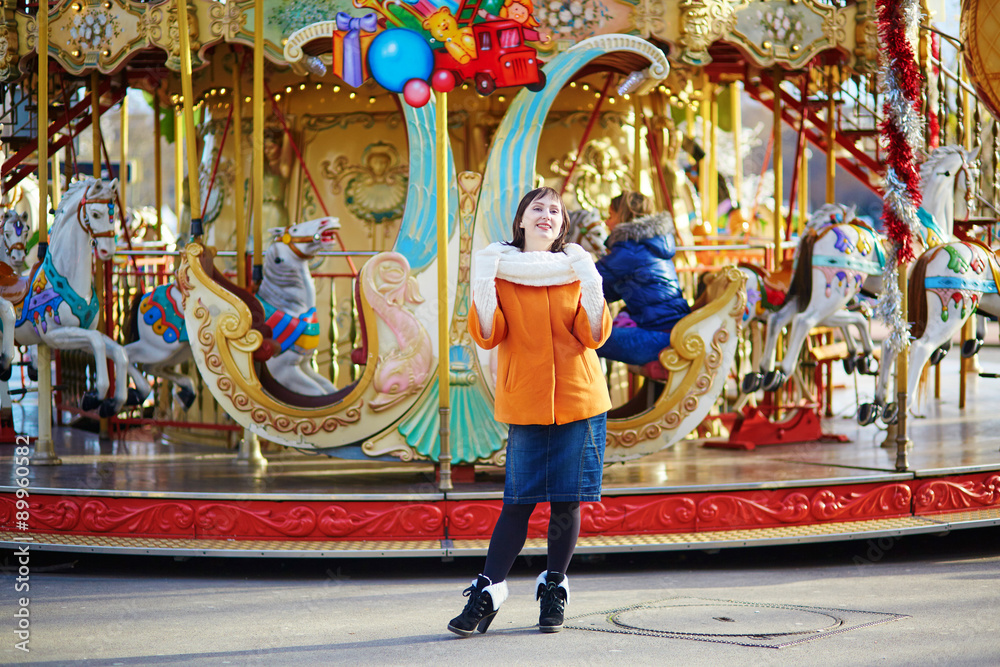Fototapeta premium Happy young tourist in Paris on a winter day