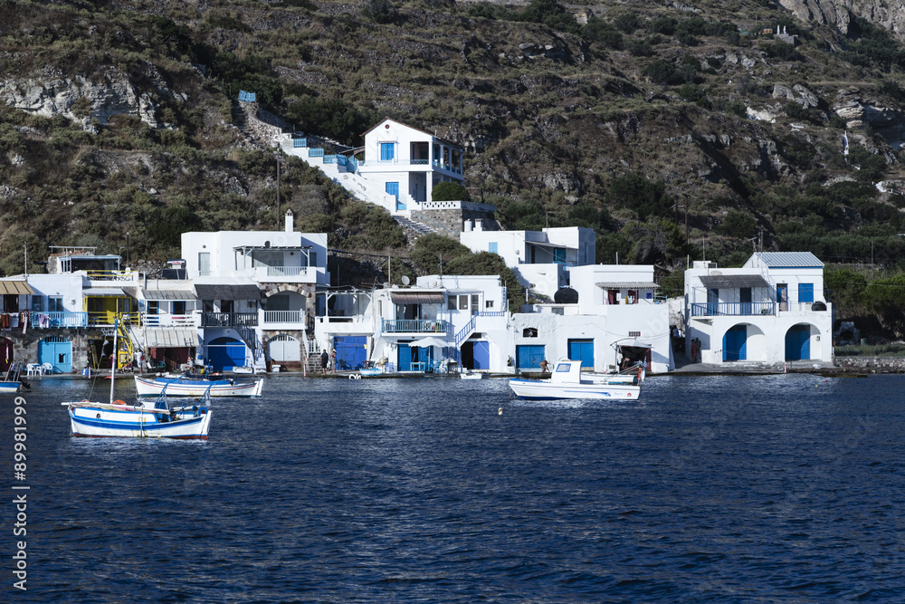villaggio tipico di pescatori in grecia