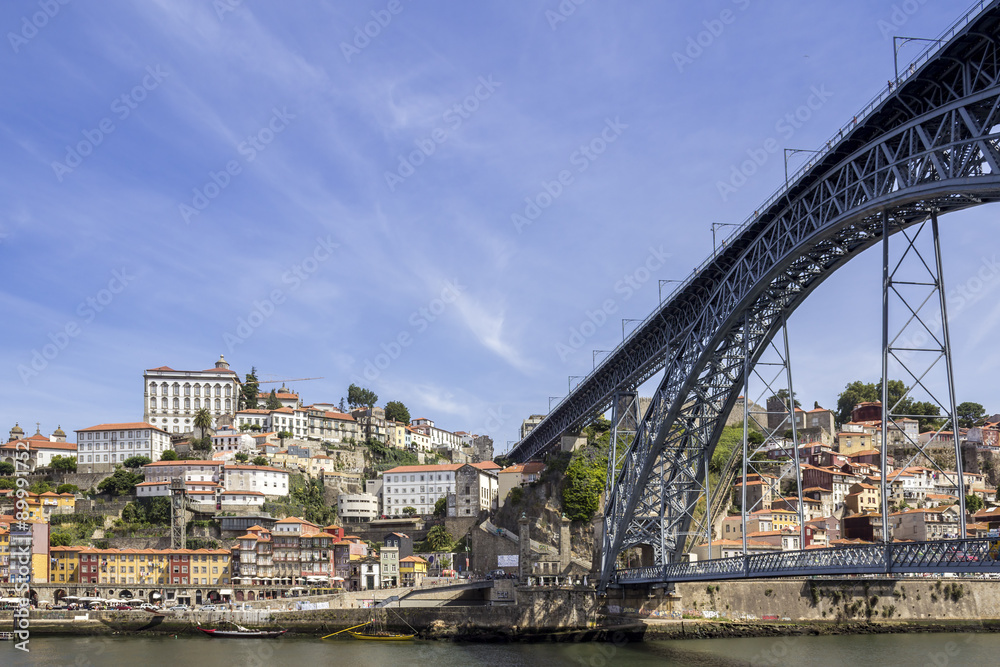 Obraz premium View of Ribeira historical quarter, on the margin Douro river