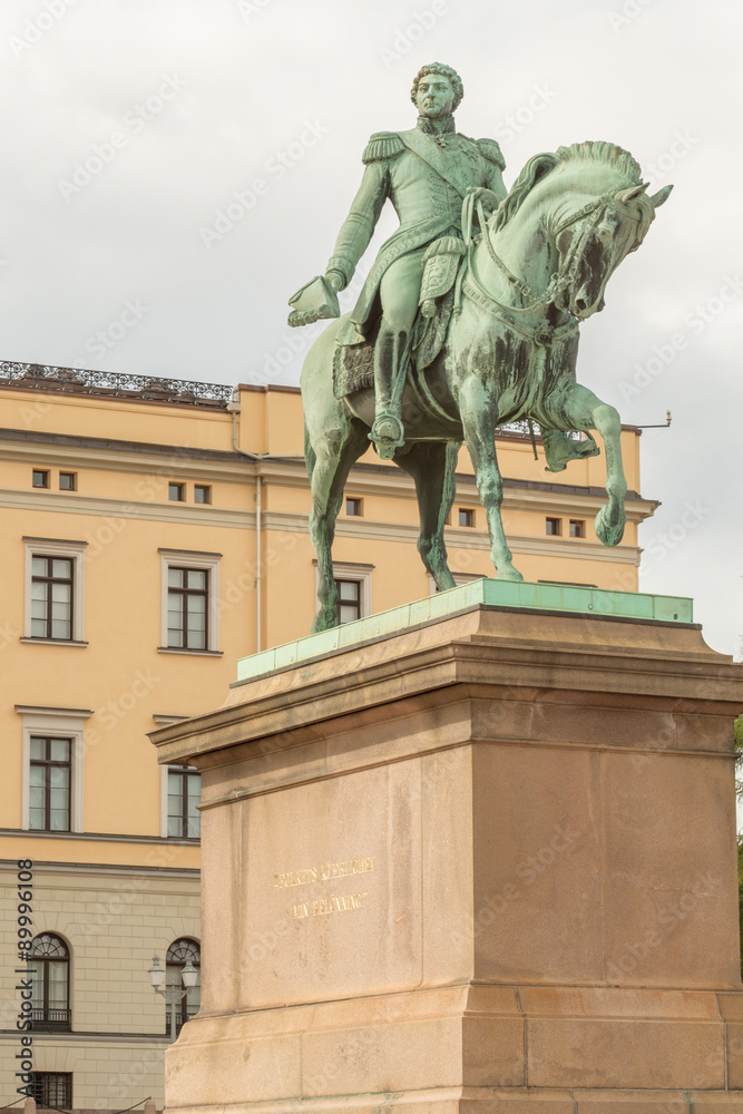 Obraz premium Statue of Norwegian King Karl Johan XIV in Oslo, Norway