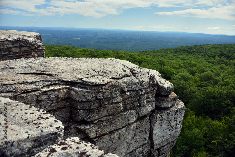 Massive rocks and view to the valley at Minnewaska State Park Reserve Upstate NY during summer time - obrazy, fototapety, plakaty 