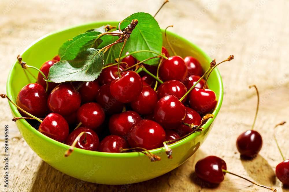 Cherries in bowl on table