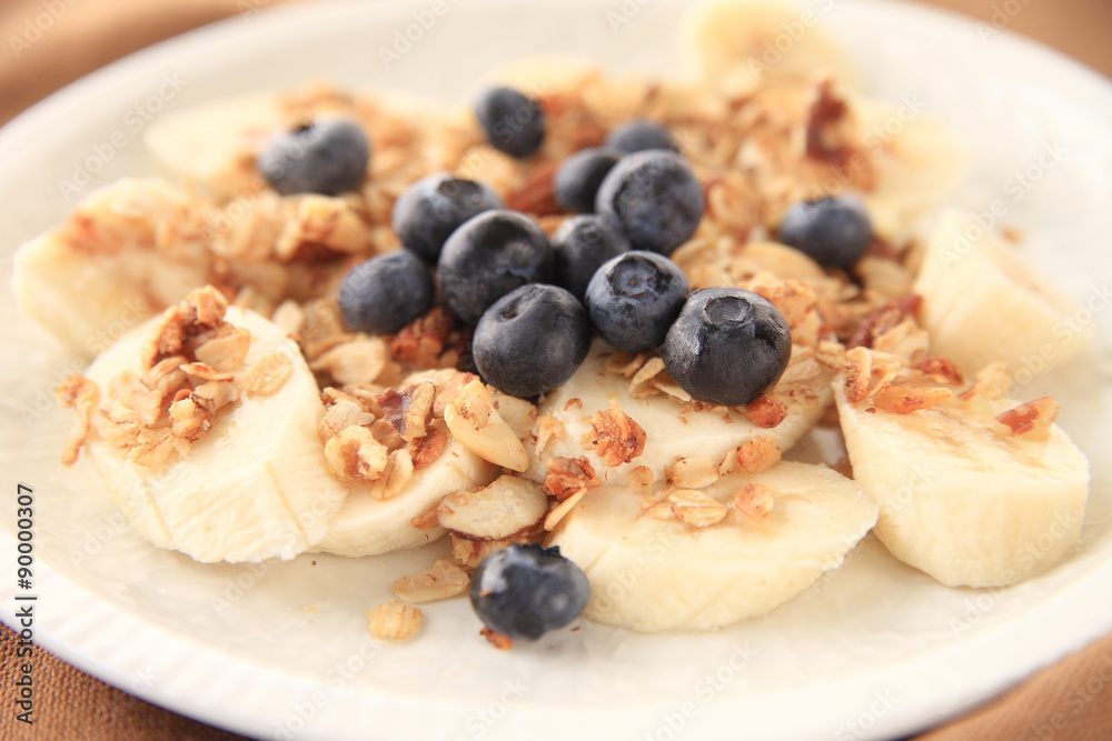 Bananas and blueberries with granola
