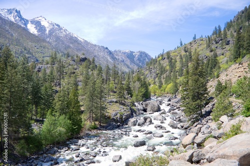 River in American Cascades © vdvtut