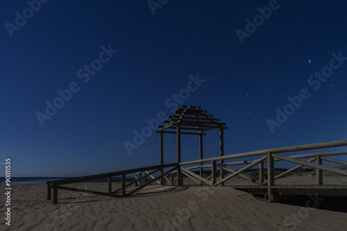 Pasarela sobre las dunas de arenas de la playa de Trafalgar, Cádiz