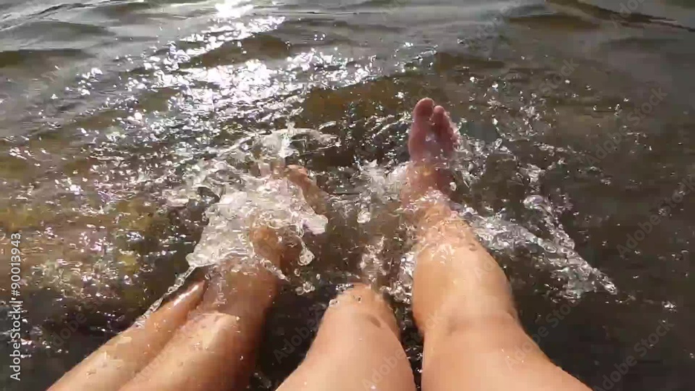 ноги в воде ноги в воде