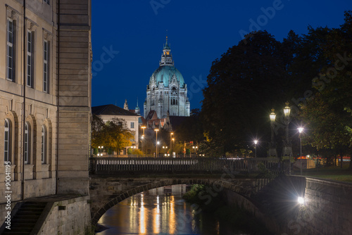 Night view of the Leine Palace (Leineschloss) and bridge situated on the River Leine, Hannover, germany © alanmbarr