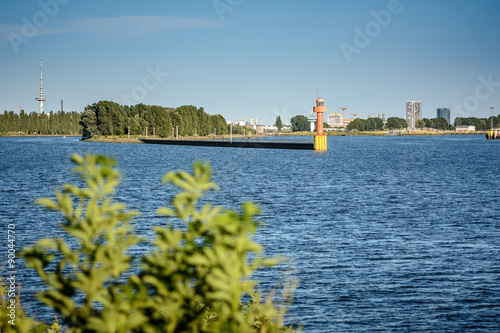 Bremens Skyline, vom Industriehafen aus gesehen