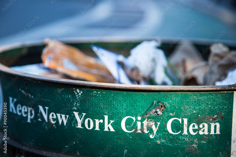 Fototapeta premium Kosz na śmieci w Nowym Jorku