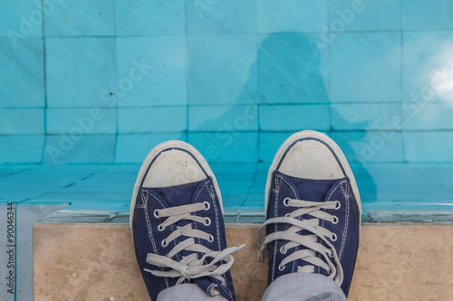 Obraz na płótnie View of male feet at swimming pool side. w salonie