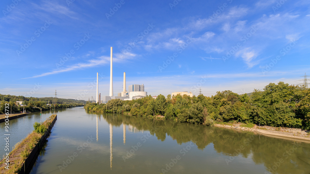 Neckar zwischen Altbach und Deizisau mit Kraftwerk