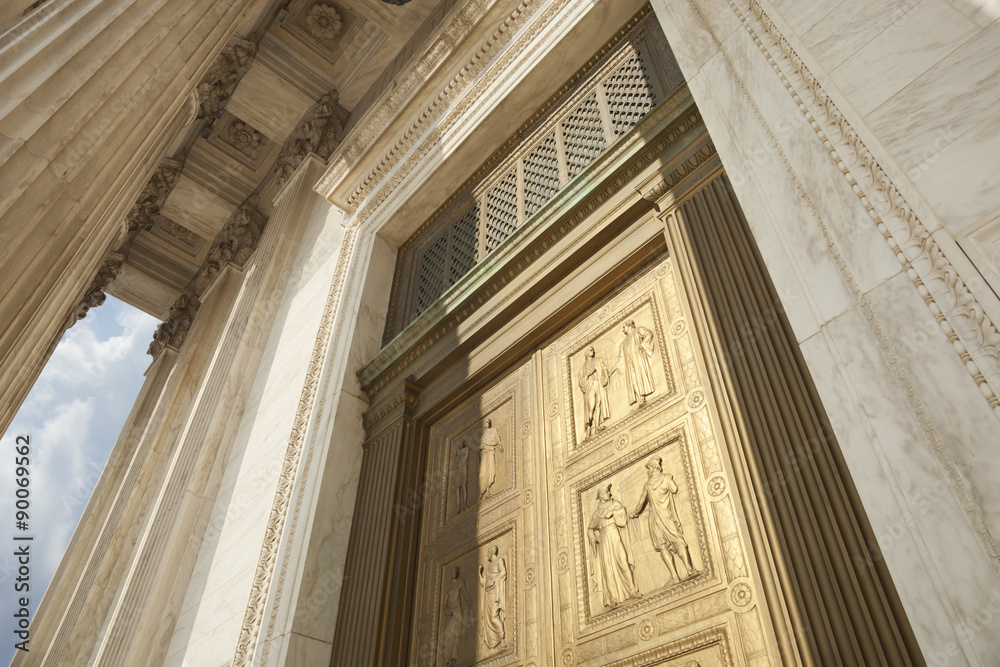 Obraz premium Doors of the Supreme Court building in Washington DC