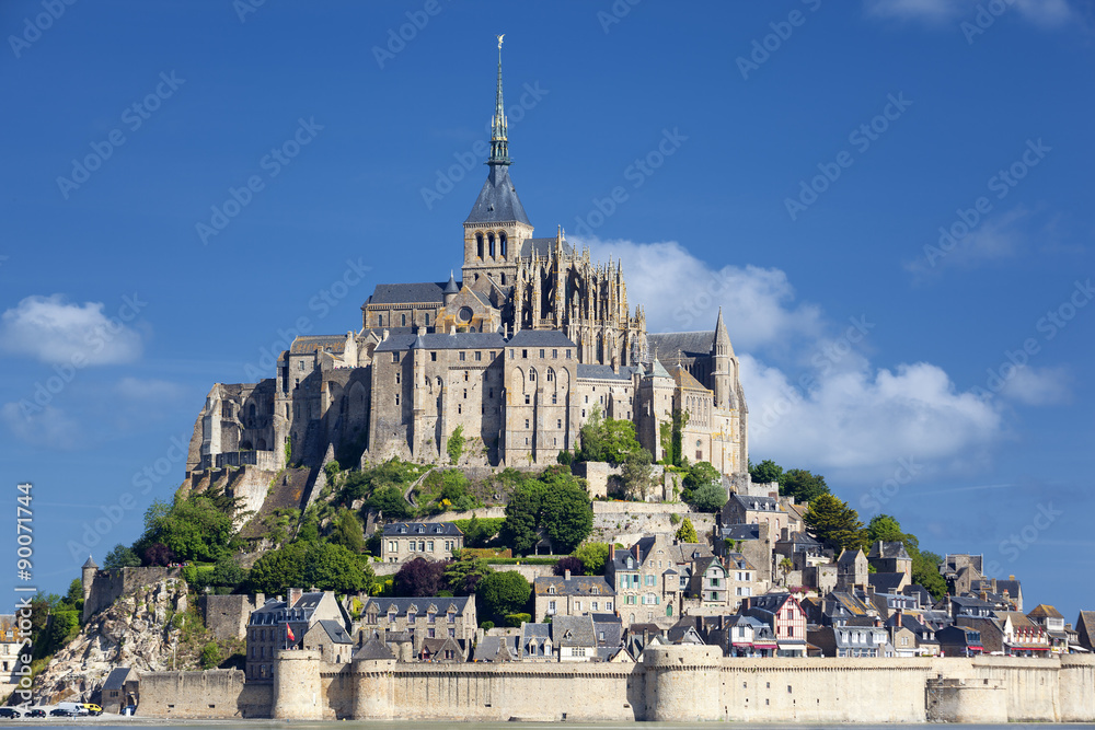 Obraz premium View of Mont-Saint-Michel