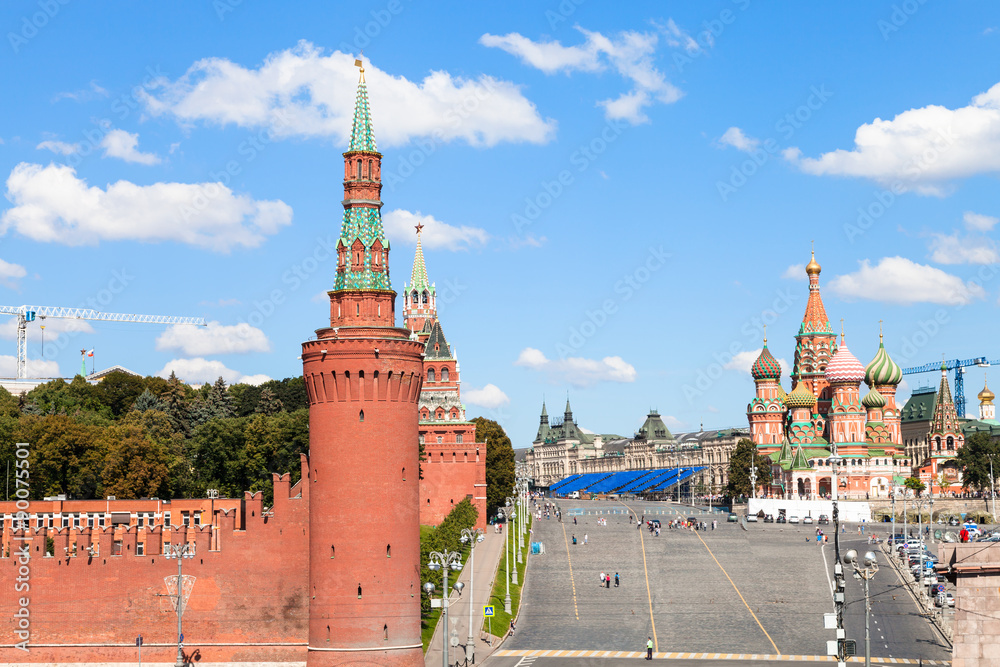Vasilevsky Descent, Walls and Towers in Moscow