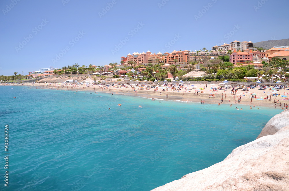 Przepiękna lazurowa Playa Del Duque w Adeje na Teneryfie
 - obrazy, fototapety, plakaty 