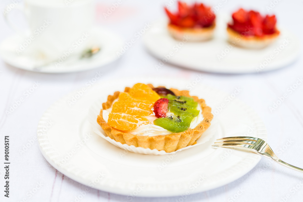 Fresh Pie Tart with Kiwi, Strawberry and Mandarine Fresh Pie Tart with Kiwi, Strawberry and Mandarine