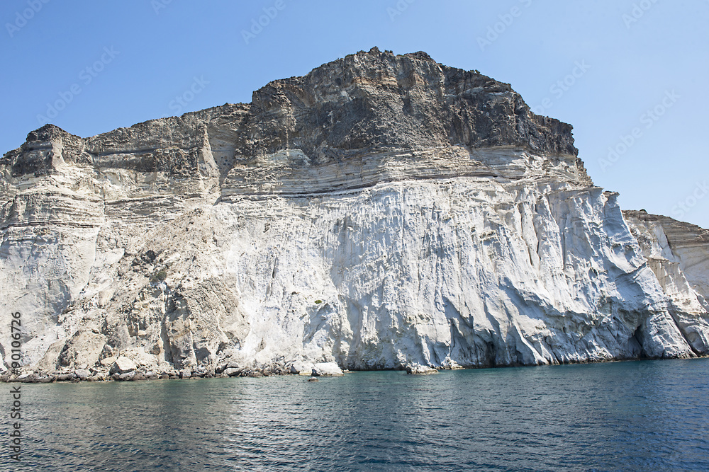 Felsküste der Insel Milos, Griechenland