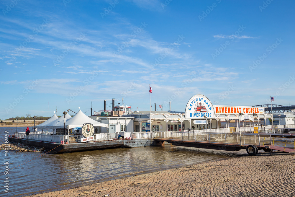 Gateway Arch Riverboat