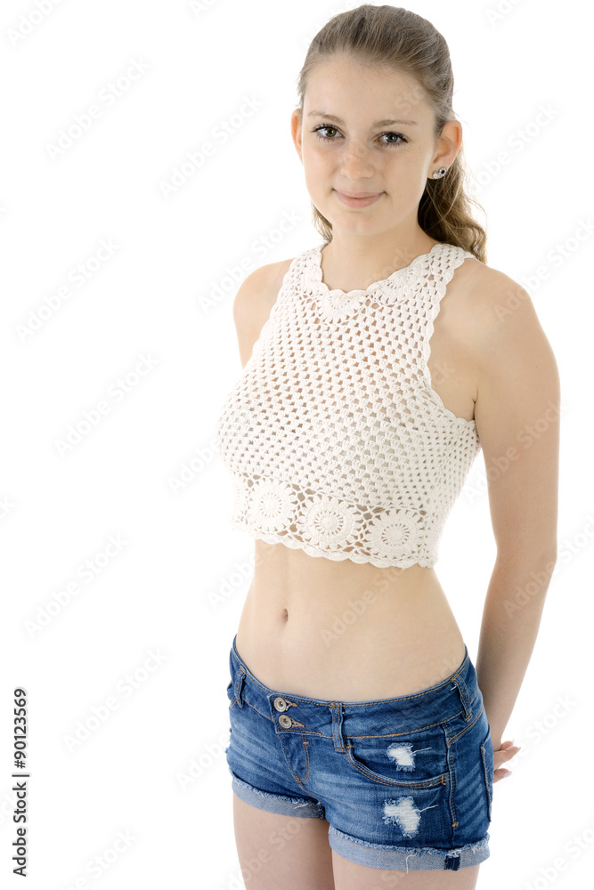 Teen Tr gt Hot Pants Und Bauchfreies Oberteil Geh kelt Stock Foto Teen Tr gt Hot Pants Und Bauchfreies Oberteil Geh kelt Stock Foto