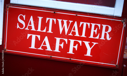 Valokuva saltwater taffy sign at carnival