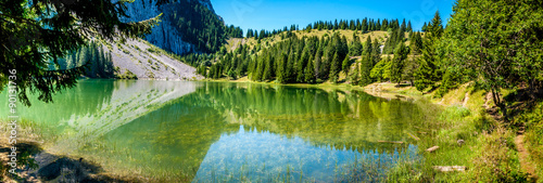 Lac Bénit dans la chaîne du Bargy