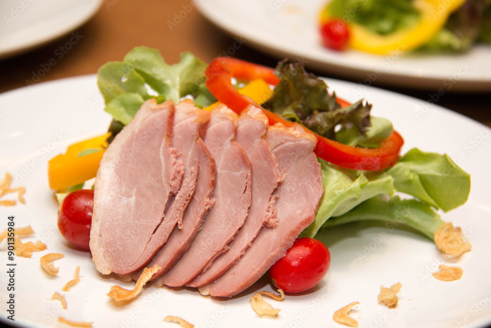 meat duck breast with green salad vegetable meat duck breast with green salad vegetable