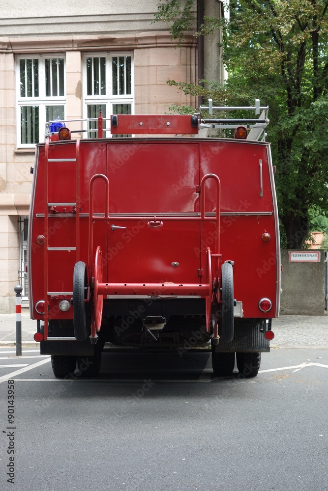 Fototapeta premium Altes Feuerwehrauto