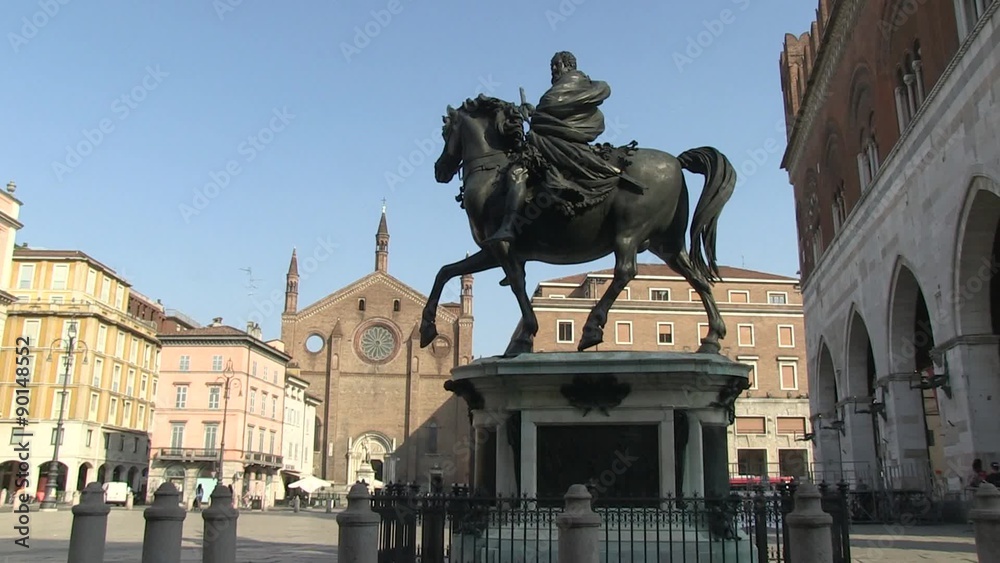 Piacenza - Piazza Cavalli Piacenza - Piazza Cavalli