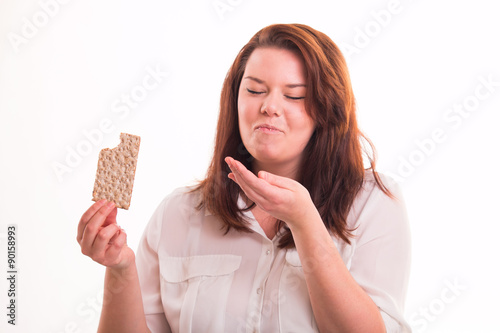 Foto Plump woman eats fitness breat