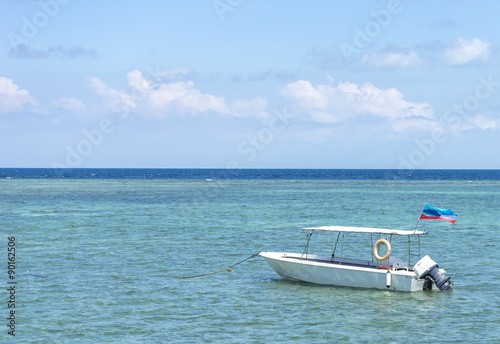 Boat with clean water and blue skies © mawardibahar