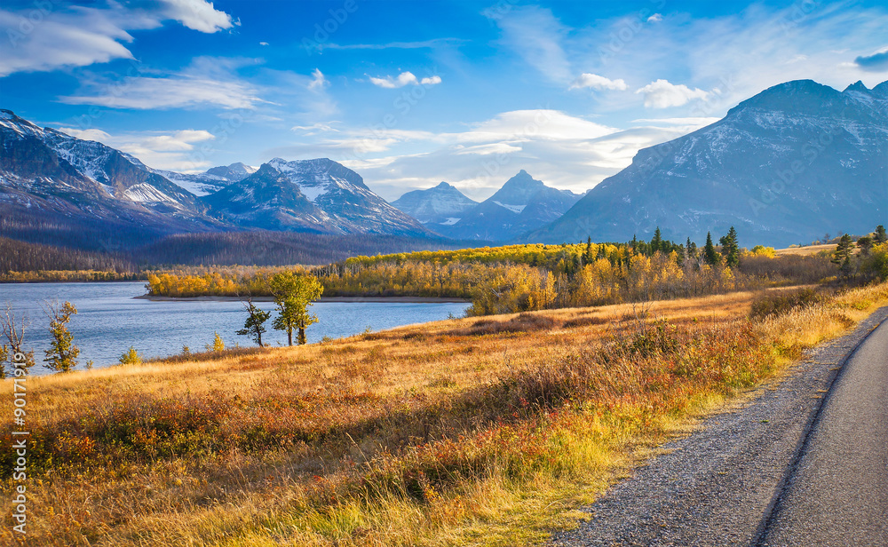 Fototapeta premium autumn view of Going to the Sun Road in Glacier National Park, Montana, United States