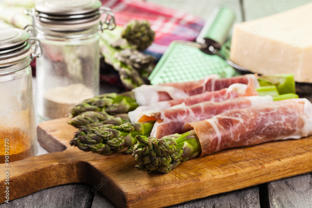 Prosciutto wrapped green asparagus Prosciutto wrapped green asparagus