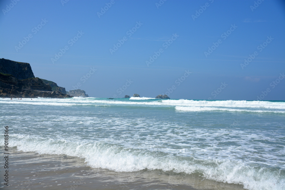costa rocosa en la playa de Usgo, Cantabria