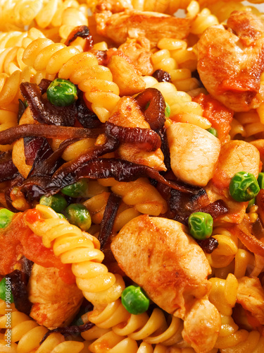 Pasta Collection - Fusilli with peas and chicken