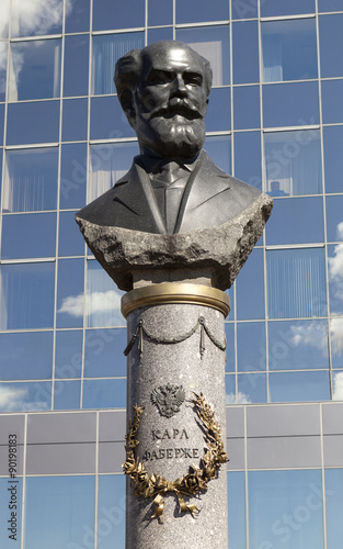 Памятник Карлу Фаберже. Санкт-Петербург