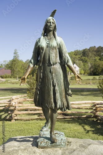 Foto Pocahontas Statue, by William Ordway Partridge, erected in 1922, representing Pocahontas the favorite daughter of Powhatan, who ruled the Powhatan Confederacy