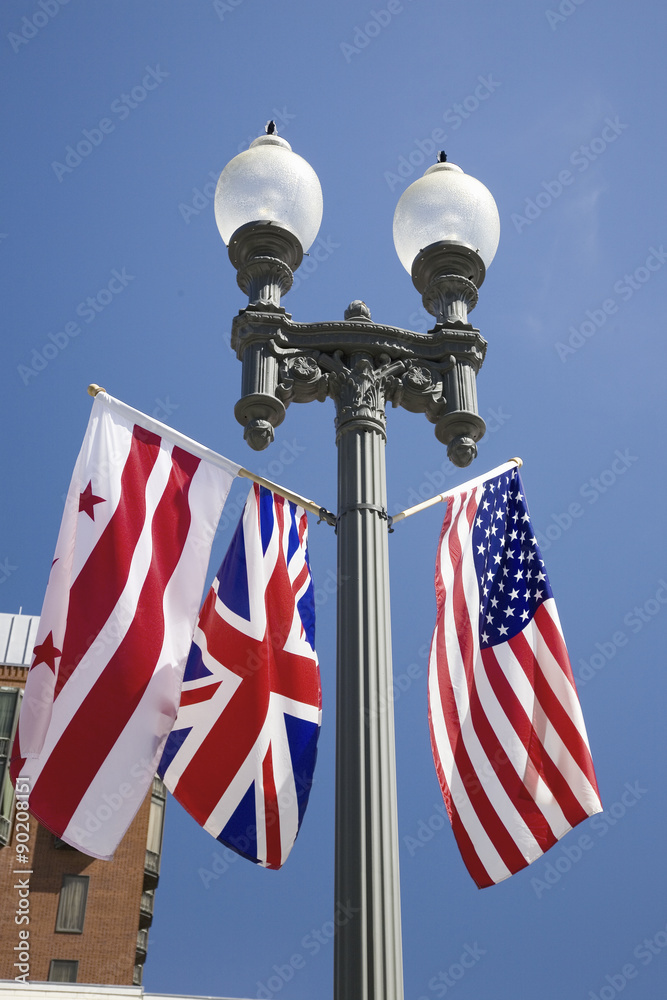 Foto Stock American Flag hanging with Union Jack British Flag next to ...