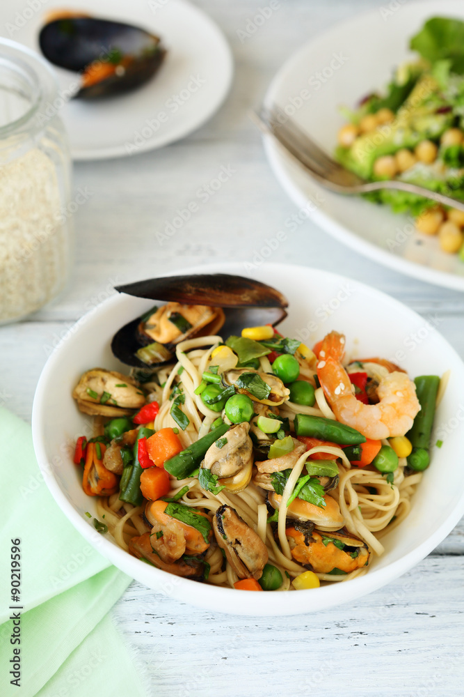 Noodles with seafood and vegetables