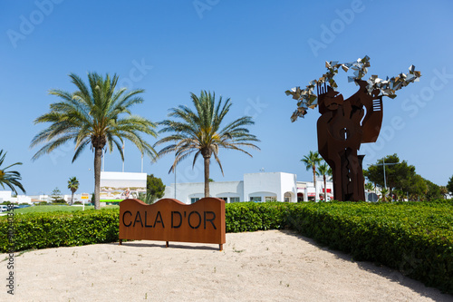Fotografía Stella at the entrance to the Cala D'or city