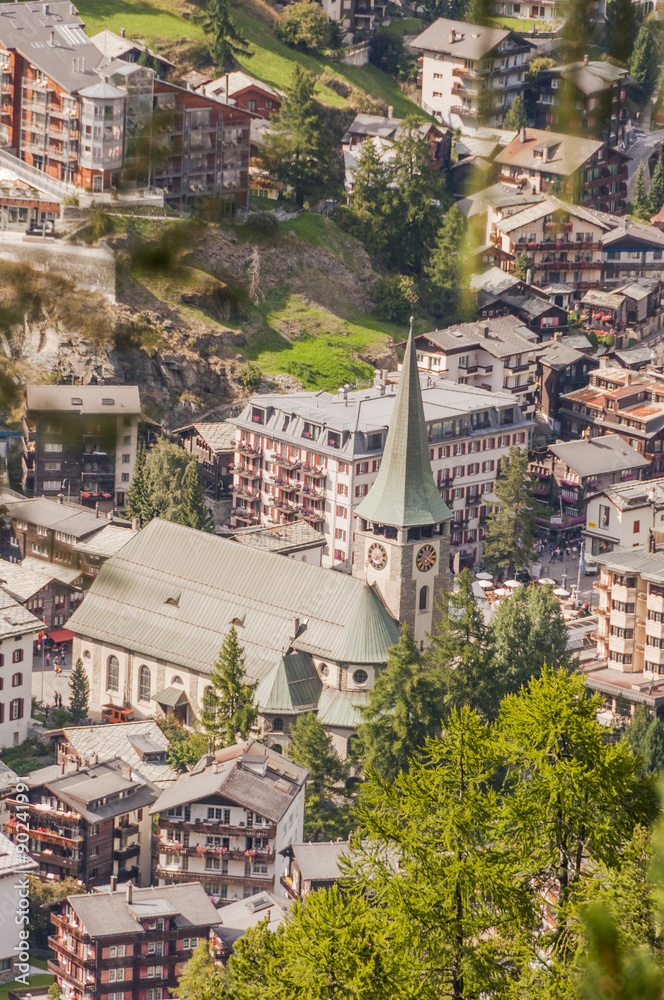 Zermatt, Dorf, Bergdorf, Kirche, Bergkirche, Dorfkern, Walliser Alpen, Alpen, Schweizer Alpen, Schweizer Berge, Feriendorf, Hotels, Wanderferien, Wallis, Sommer, Schweiz
