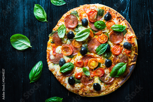 Canvas Print Pizza with salami, olives and basil