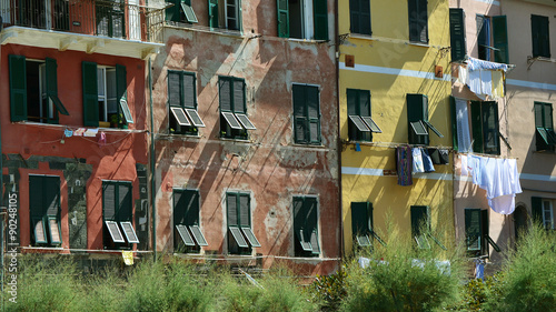 CINQUEN TERRA vernazza COLORFUL HOUSES VILLAGE ITALY
