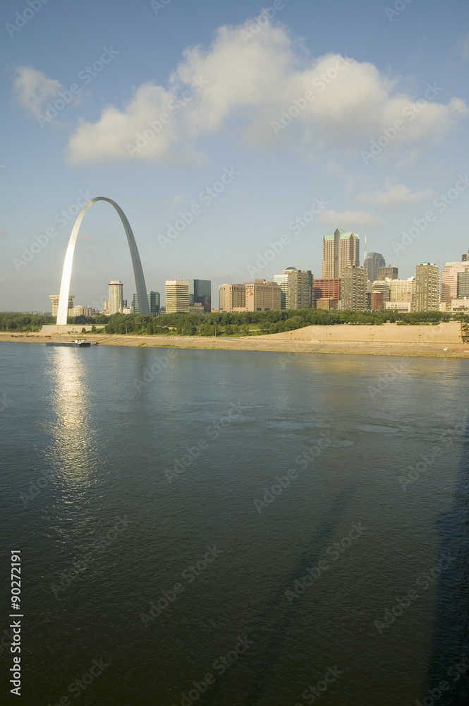 Naklejka premium Reflection on Gateway Arch (