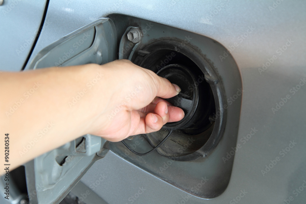 open the cap of fuel tank open the cap of fuel tank