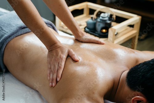 Thai massage : Back and shoulder massage